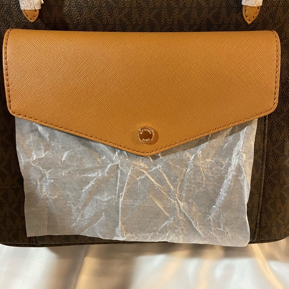 New Michael Kors purse and gently used wallet - Picture 6 of 12